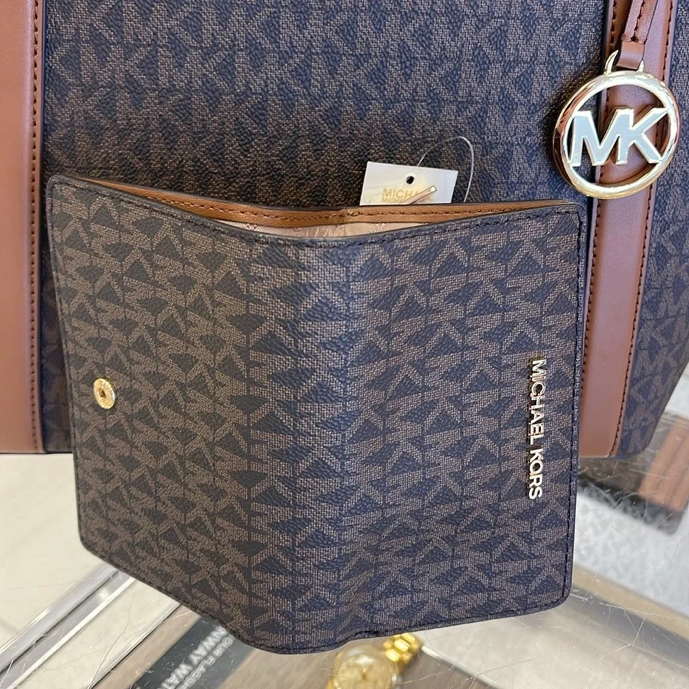 MICHAEL KORS Medium Signature Logo Wallet Brown NWT